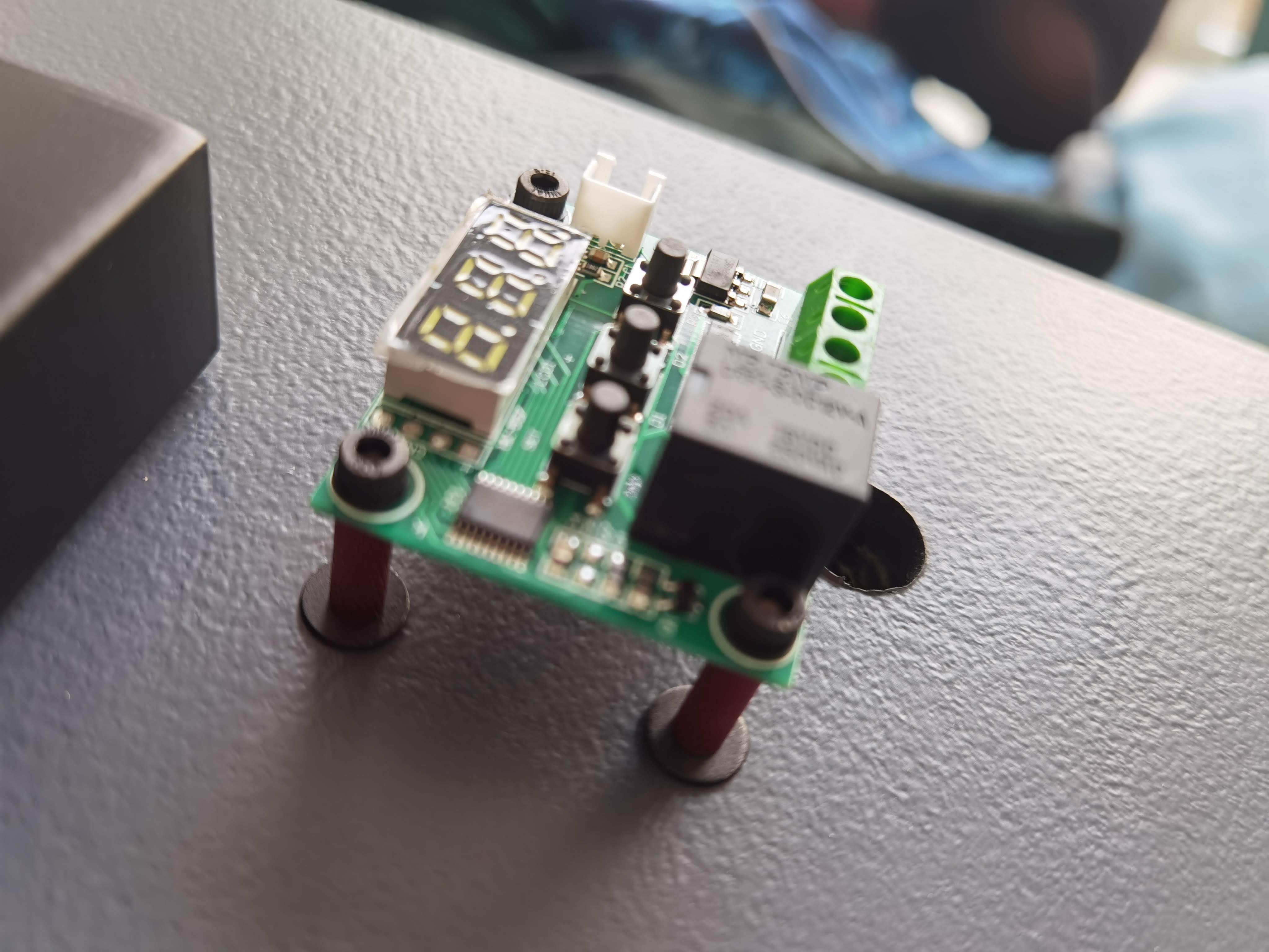 Electronics & Details – 2